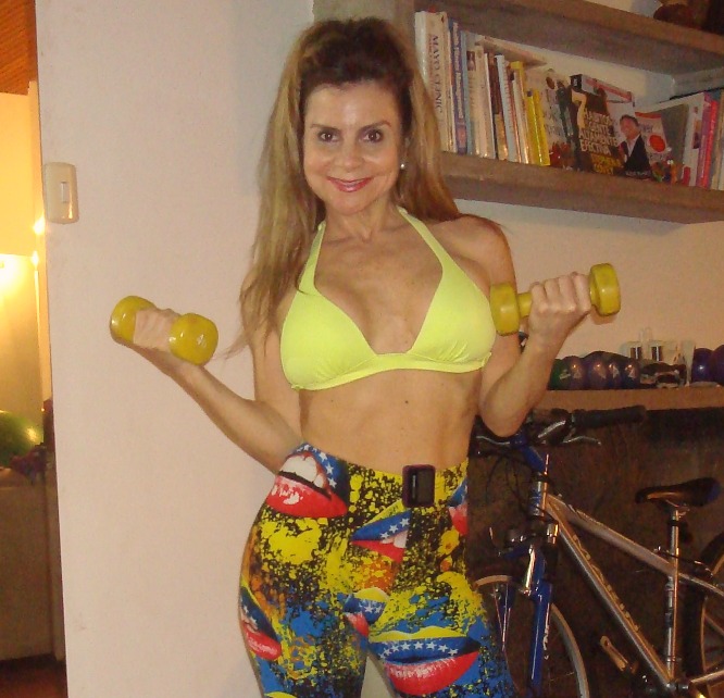 venezuela-monica-fit-yellow-top-crop